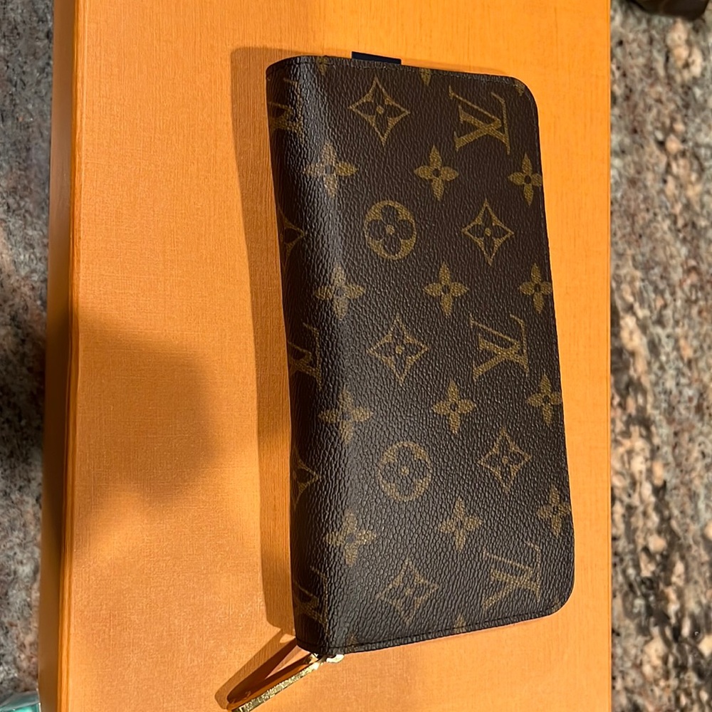Louis Vuitton Zippy Wallet